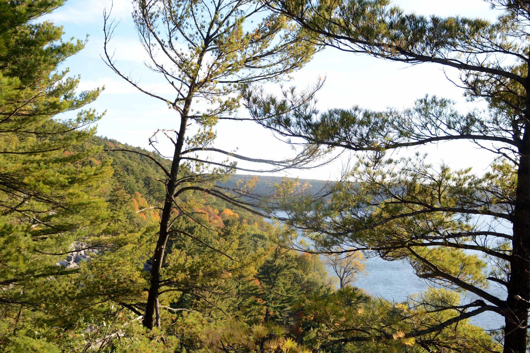 Devil's Lake shows autumn colors, Oct. 18